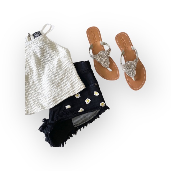 new LF Carmar ❉ Daisy Embroidery Embellished Cut Off Frayed Denim Shorts ❉ Black - Picture 3 of 16